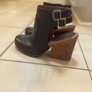Kork-Ease double buckle open-heel booties.  High quality and very comfortable!!